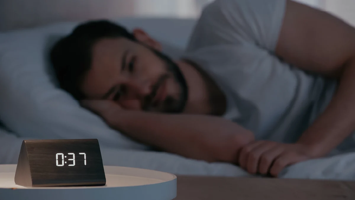 Schlafstörungen bei Schichtarbeit: 7 Tipps für besseren Schlaf